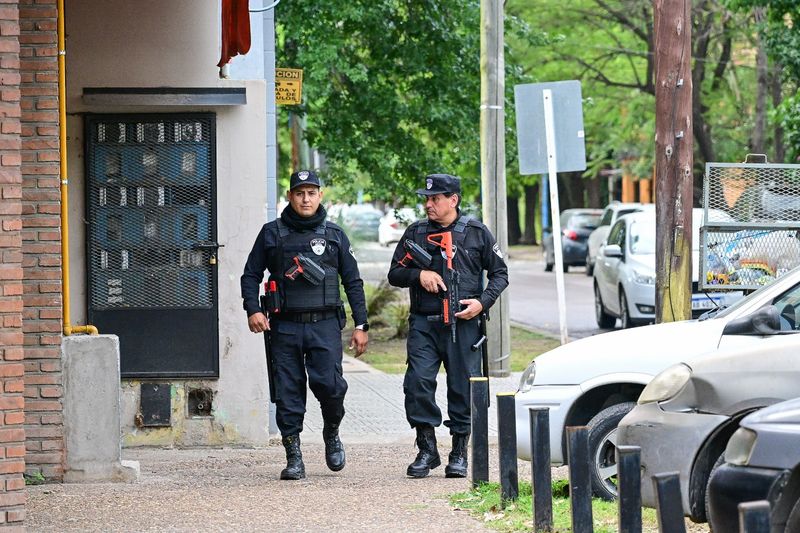Escobar destaca el uso de armas de baja letalidad, herramienta clave para la seguridad del distrito
