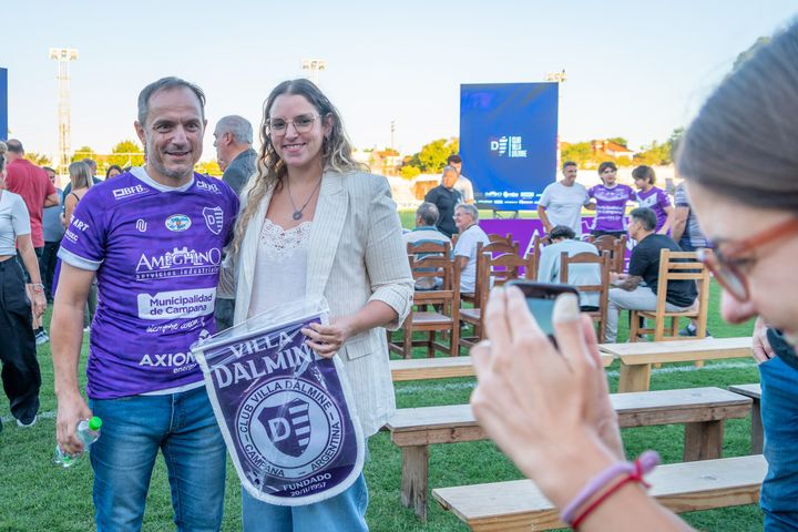 Abella fue reconocido por Villa Dálmine en la presentación de la nueva camiseta