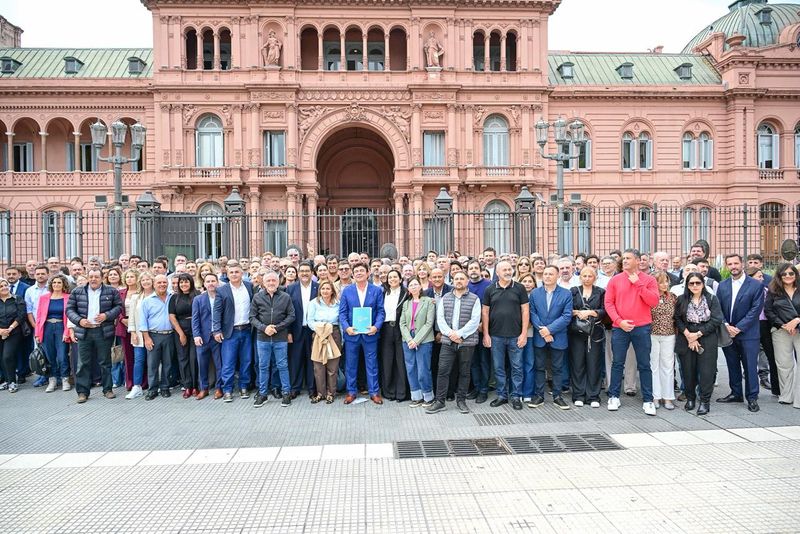 Sujarchuk firmó un petitorio federal con más de 200 intendentes para pedir cambios en la política económica del Gobierno