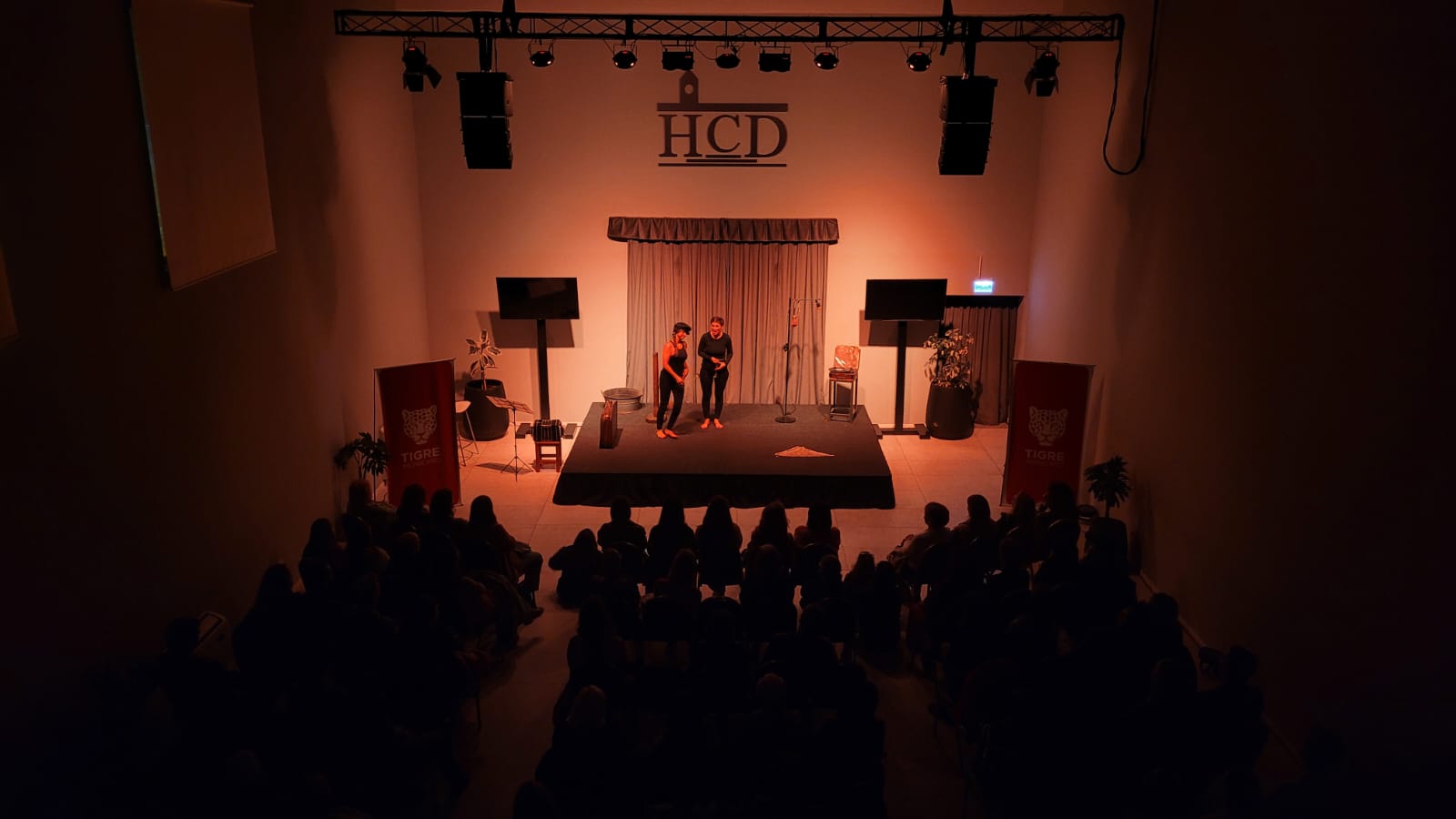 Con gran convocatoria, vecinos y vecinas disfrutaron de una nueva función del ciclo de Teatro Independiente en el HCD de Tigre