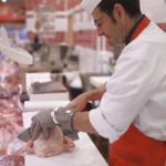 El consumo de carne vacuna cayó al nivel más bajo de las últimas dos décadas en Argentina foto-texto-carniceria