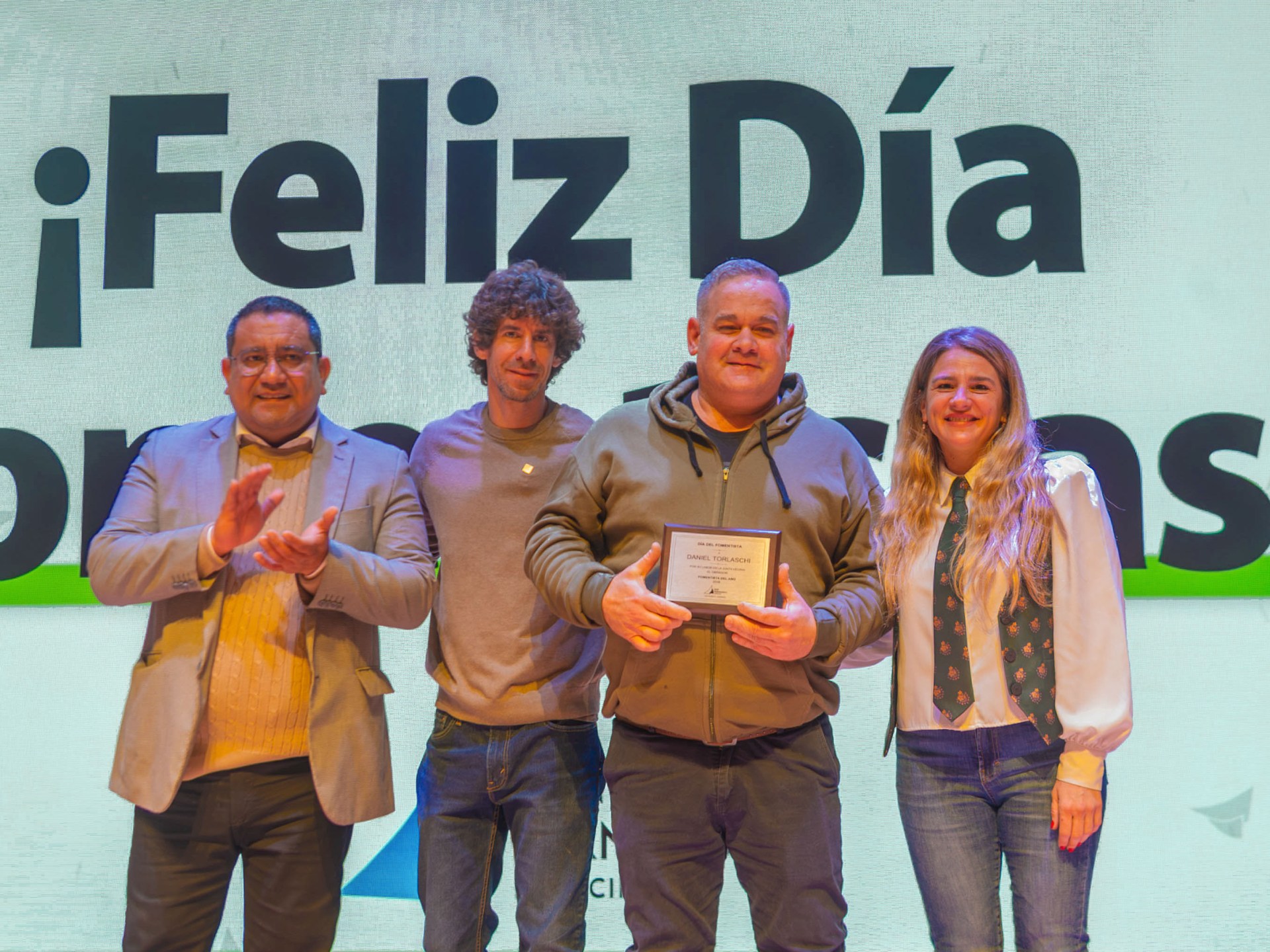 Andreotti homenajeó a clubes y sociedades de fomento de San Fernando en su día
