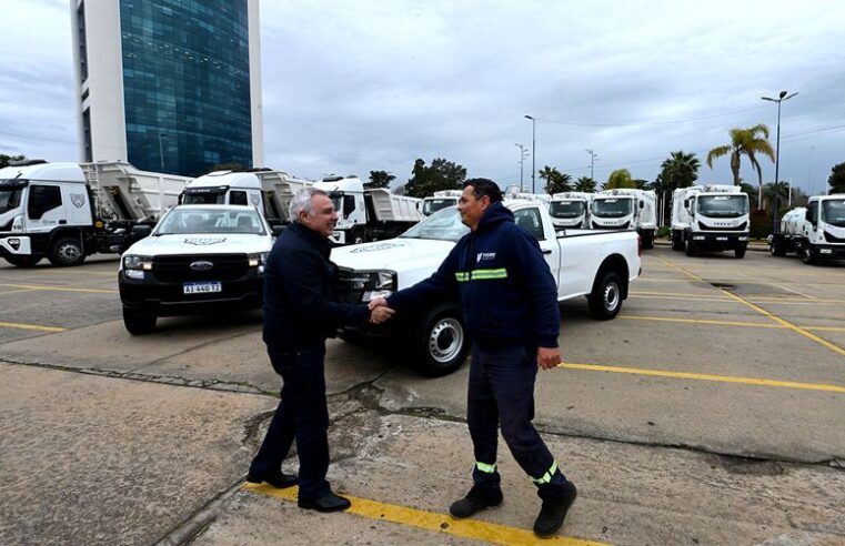 Zamora presentó nuevos móviles y maquinaria para fortalecer los servicios públicos de Tigre