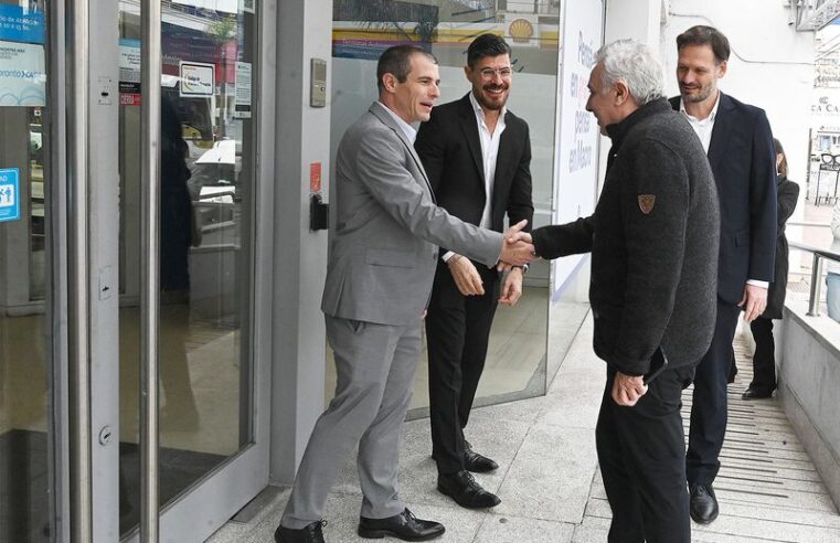 Tigre recibió una donación de computadoras de parte del Banco Macro