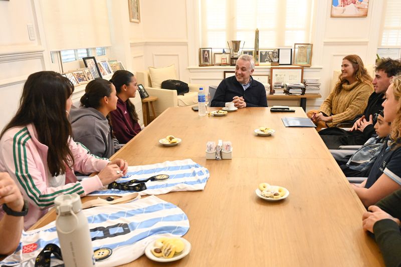 Zamora recibió a deportistas de Tigre y reafirmó el compromiso del Municipio con el desarrollo de competidores locales